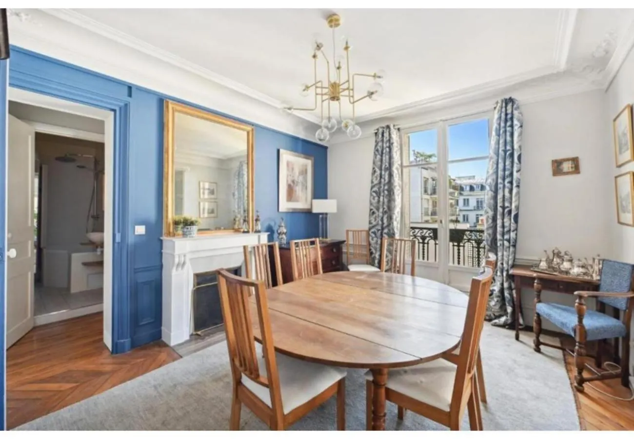 Veeve - Palatial By The Park Apartment Paris France