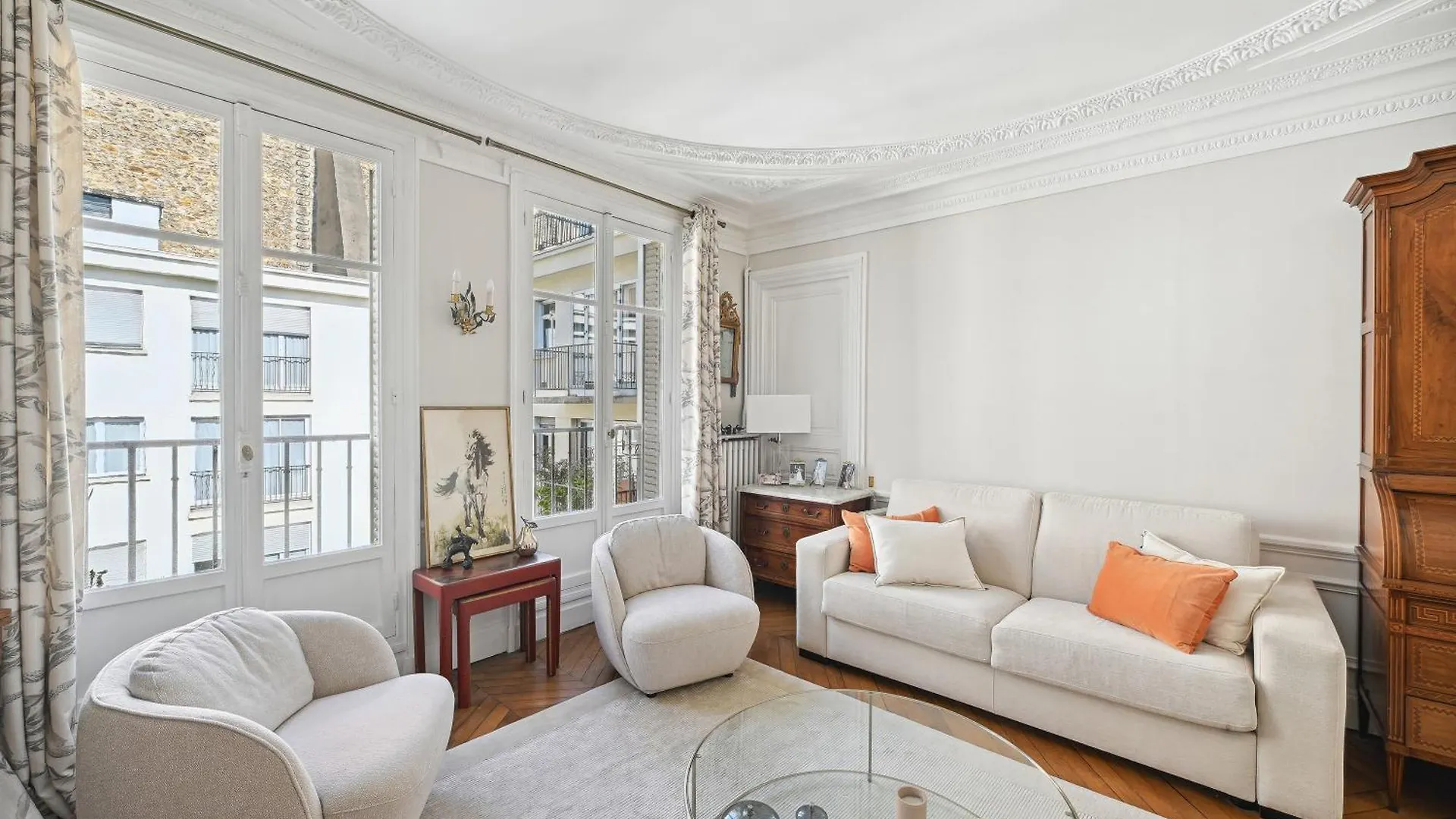 Veeve - Palatial By The Park Apartment Paris France